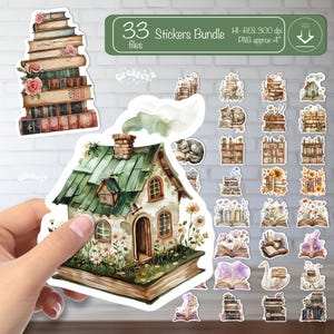以下が含まれることがあります： 33個の水彩イラストファイルを含むステッカーバンドル。ステッカーには、本の山、緑の屋根の家型のステッカー、その他の本をテーマにしたデザインが含まれています。画像には「33 Stickers Bundle」と「HI-RES 300 dpi PNG approx 10 cm」と書かれています。