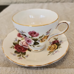 Royal Sutherland Fine Bone China Tea Cup & Saucer | Staffordshire England | Floral Vintage Teacup | English Bone China Gift Set