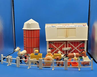 Vintage Fisher-Price Farm #915 Play Set (1967) – Classic Barn Toy with Animals – Retro Preschool Collectible
