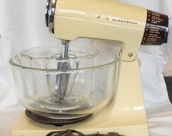 Vintage  Sunbeam Mixmaster 12 Speed Stand Mixer With Bowls- Tested Works