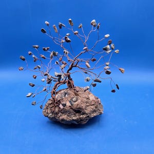 宝石の盆栽彫刻：ワイヤーと石を使ったヴィンテージの禅風装飾