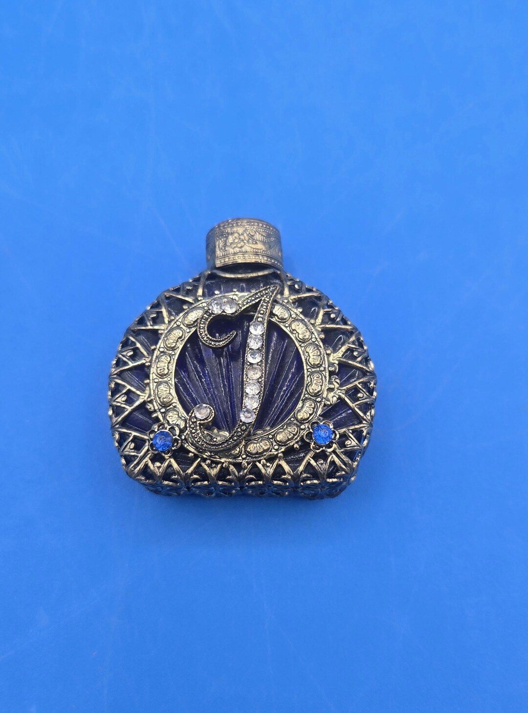 ヴィンテージチェコブルー香水瓶、金細工、ガラスドーバー、モノグラム