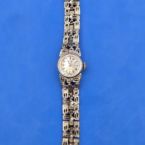 Vintage 1970s Seiko Women&#39;s Watch: Gold Tone Bracelet Timepiece