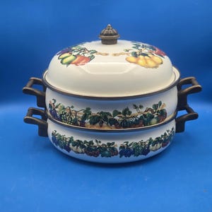 TABLETOPS UNLIMITED Kensington Garden Porcelain Enamel 3 and 2 Quart Covered Casserole, Vintage Style Bakeware for Serving and Cooking,