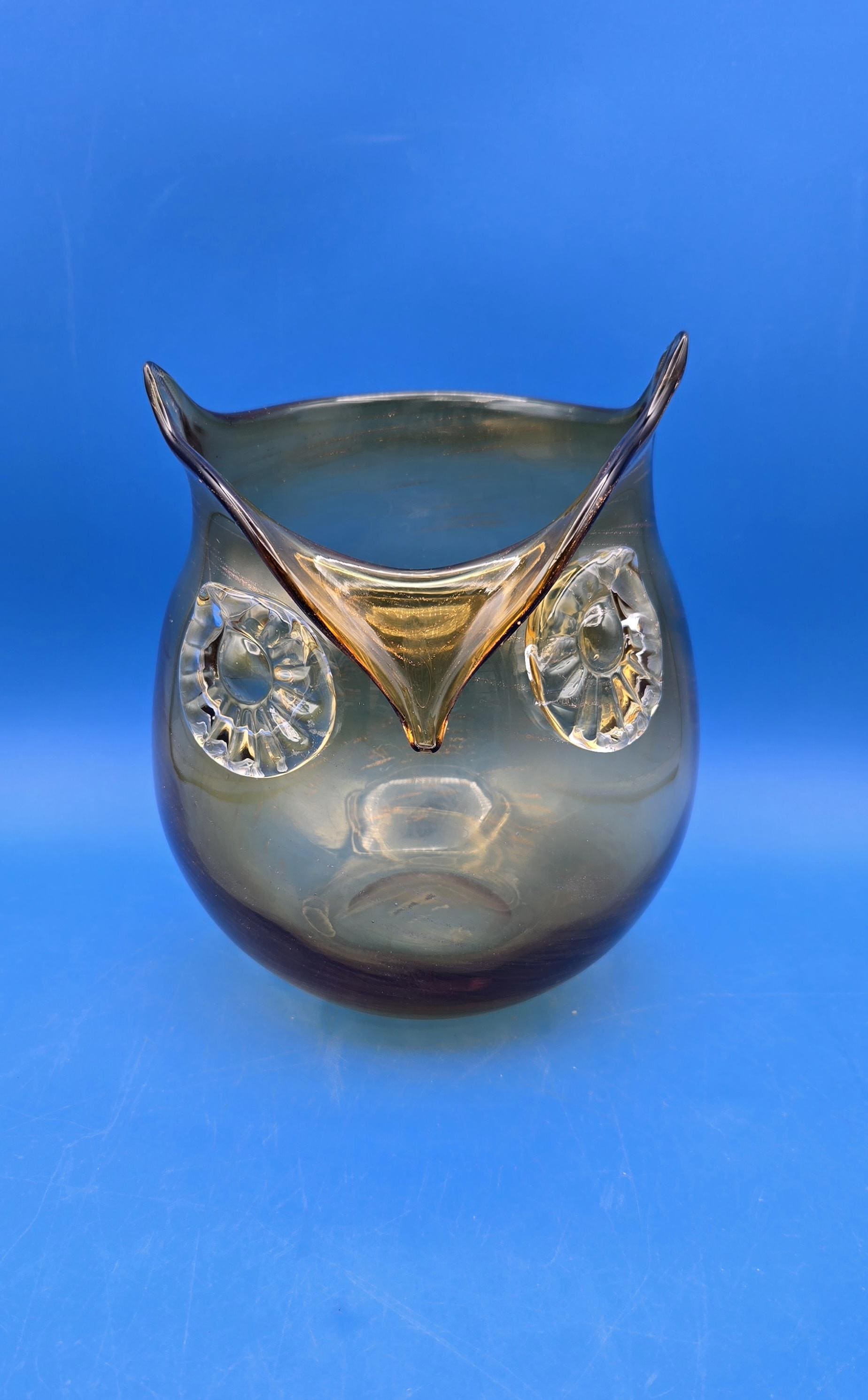 ヴィンテージの手吹き琥珀ガラスのフクロウ、渦巻きデザインの装飾置物