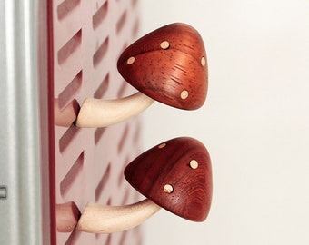 Champignon magnétique en bois, champignon en bois fait main, aimant pour réfrigérateur, autocollant personnalisé pour réfrigérateur, décoration d'intérieur, cadeau de pendaison de crémaillère