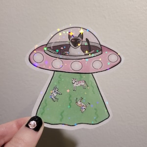 Ufo-Katzenaufkleber, niedlicher Siamkatzenaufkleber, fliegende Untertasse, die Kühe entführt, holografischer Vinylaufkleber