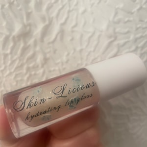 Moisturizing shimmer clear lip gloss
