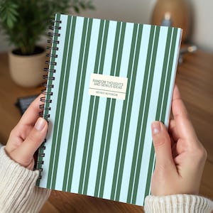 Diario personalizzato per lui, divertente quaderno a spirale personalizzato, idea regalo gender-neutral, quaderno da ufficio, agenda giornaliera, regalo per collega
