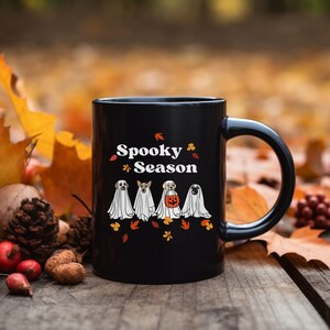 Taza de café de temporada espeluznante / Taza de truco o trato de perros fantasmas de Halloween / Taza de café de otoño de temporada espeluznante linda - Taza de cerámica de 11 oz