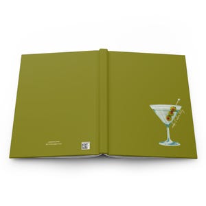Puede incluir: Un diario verde con una ilustraci&oacute;n de copa de martini en la portada. El texto en la portada dice "Let's have a drink".
