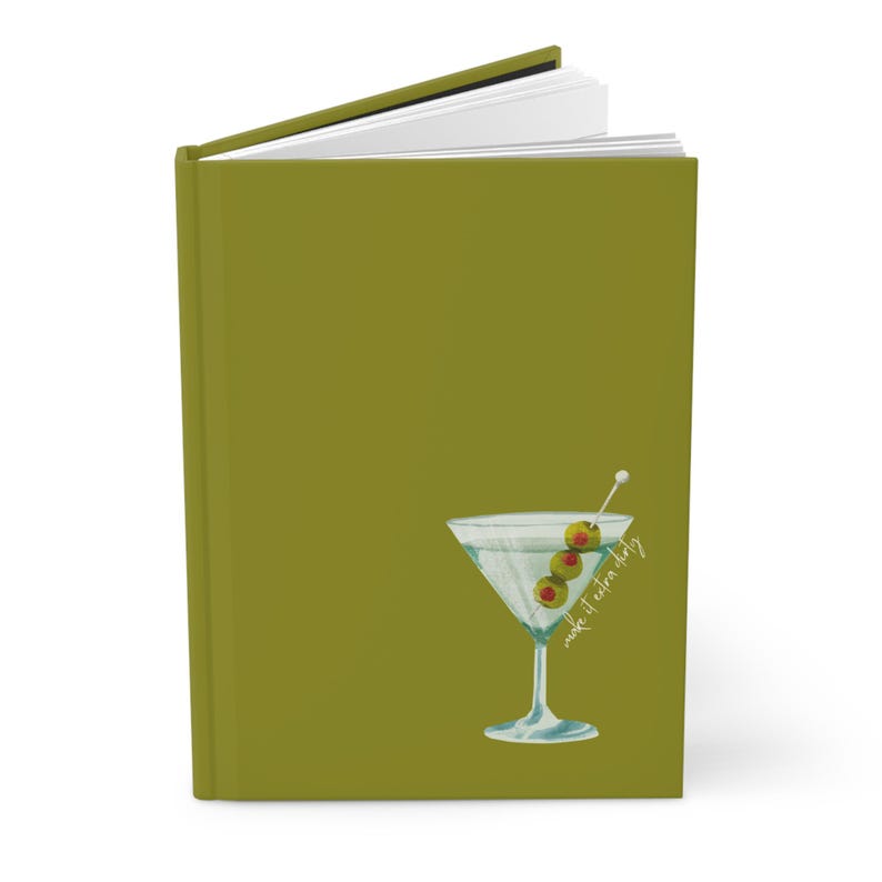 Puede incluir: Un diario verde con una ilustraci&oacute;n de copa de martini y el texto "make it extra litty".