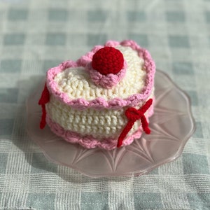 Crochet Vintage Heart Cake