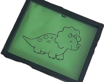 Tableau A5 Creux, bord noir, fond vert claire , motif dinosaure