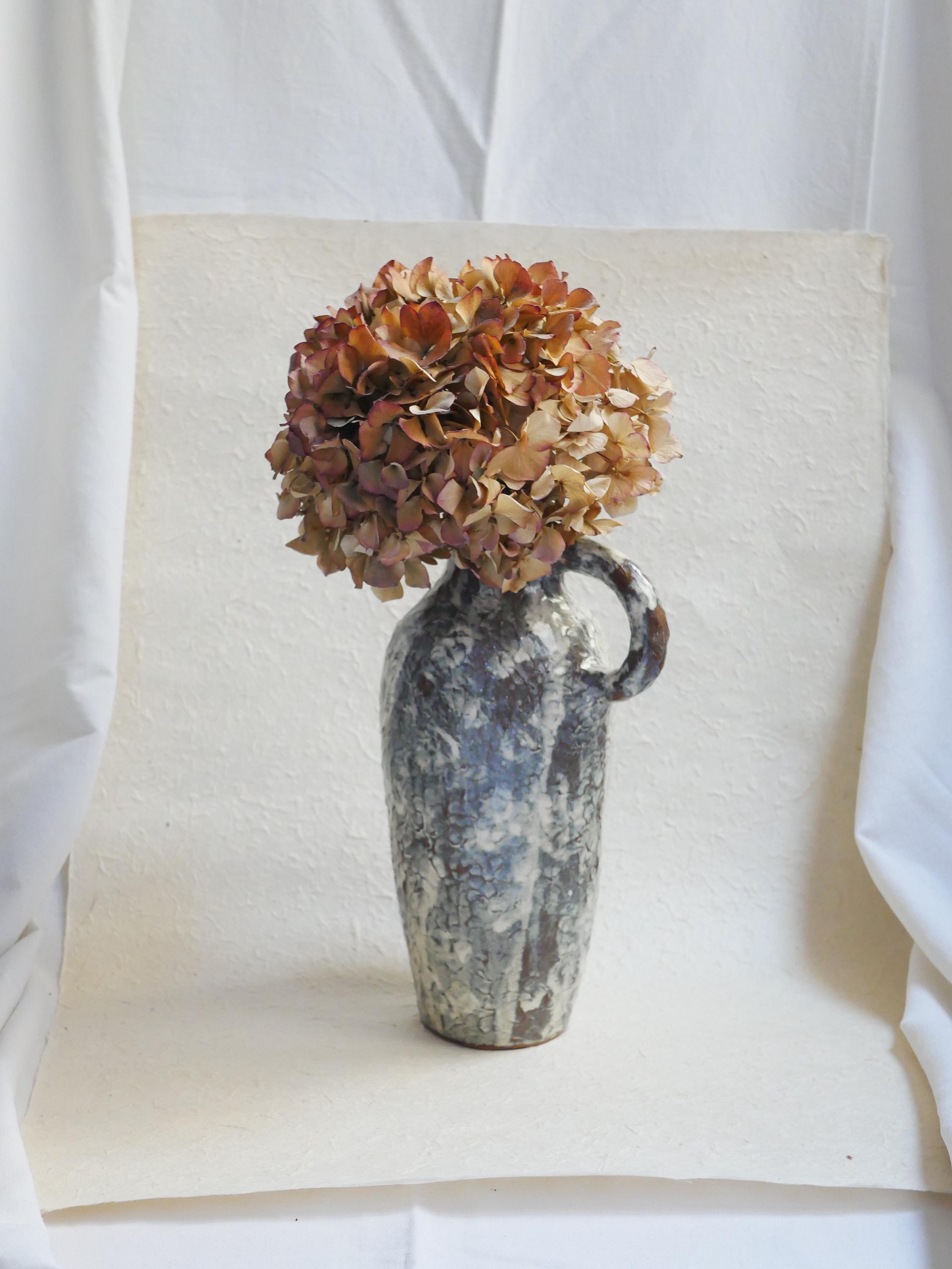 霧状の釉薬を施した、質感のある手作りの大きな陶器の花瓶 - Etsy 日本