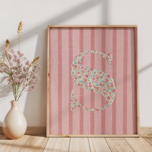 Impresión inicial personalizada con rayas y flores - Tamaño A5-A2 / Arte mural ilustrado a mano / Papel de calidad museística / Regalo para la habitación de los niños, el hogar o la oficina
