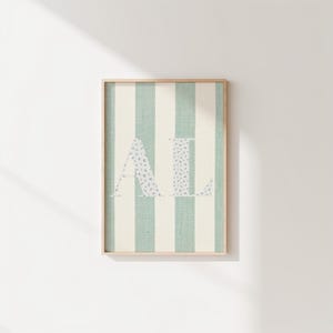 Impresión inicial personalizada con rayas y flores - Tamaño A5-A2 / Arte mural ilustrado a mano / Papel de calidad museística / Regalo para la habitación de los niños, el hogar o la oficina