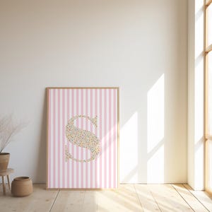 Impresión inicial personalizada con rayas y flores - Tamaño A5-A2 / Arte mural ilustrado a mano / Papel de calidad museística / Regalo para la habitación de los niños, el hogar o la oficina
