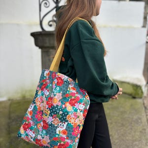 Tote bag japonais fait main, sac cabas coloré avec maneki-neko, accessoires original en coton fleuri
