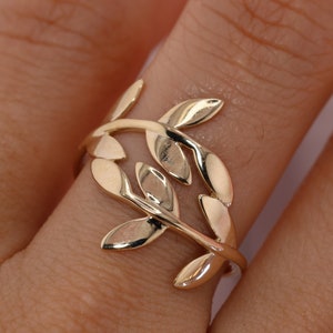 14K Solid Gold Olive Leaf Ring/ Good Luck Ring/ Leaf Ring/ Mother&#39;s Day Gift/ Valentine&#39;s Day Gift/ Christmas Gift