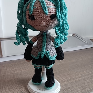 HATSUMI MIKU crochet amigurumi