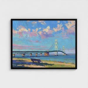 Può includere: Dipinto a olio di un ponte sospeso sull'acqua blu sotto un cielo con nuvole rosa e blu. Una panchina è sulla riva erbosa. Il ponte ha supporti verdi e gialli e un piano stradale verde scuro.