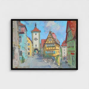 Op de afbeelding: Een olieverfschilderij van een Europese stad. Het kunstwerk toont kleurrijke gebouwen met rode pannendaken, een klokkentoren en een geplaveide straat. De lucht is helderblauw met pluizige witte wolken.