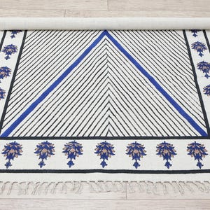 Floral Blue Cotton Area Rugs Black Bordered Rug Block Printed Rug Washable Rug Flat Weaves Carpet Boho Living Room Large Rug 2x3 5x5 8x10 ft