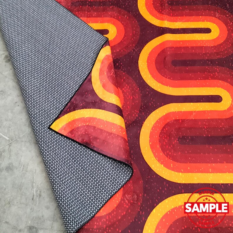 Groovy 70s Rug: Psychedelic Wavy Design image 5