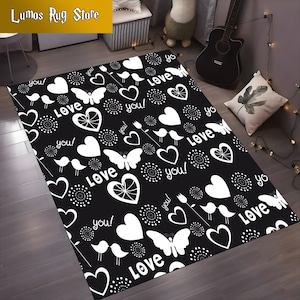 Heart & Love Themed Rug: Romantic Valentine&#39;s Day Decor