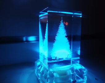 Árbol de Navidad de cristal grabado con base LED multicolor. Decoración luminosa festiva. Idea de regalo de Navidad.