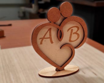 Corazón y base de madera personalizados grabados con láser - Iniciales personalizadas - Decoración del hogar - Regalo para regalar - San Valentín