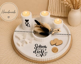 Bandeja redonda blanca con la inscripción "Es maravilloso que existas", 3 portavelas y un corazón de madera: idea para regalo.