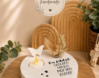 Bandeja redonda blanca con la inscripción "Te echamos de menos..." Flores secas y portafotos, regalo de condolencias, persona, animal, niño nacido muerto