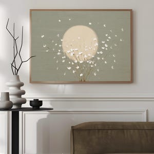 Peut inclure: Une impression d'art sur toile encadrée représentant un grand cercle jaune pâle sur un fond vert clair. Des éléments floraux blancs émanent du bas. Le texte "CURIOSITY ES ART | HIGH QUALITY CANVAS" est en bas.