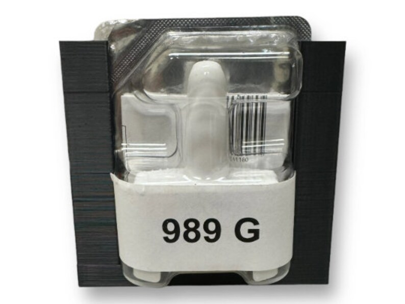 May include: A white ink cartridge in a clear plastic packaging with a black label that says "989 G".
