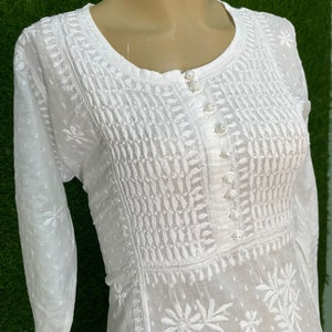 Plus tamaño Dobby algodón A-Line Kurti con Lucknow Chikankari, Lucknow Kurti, Chikankari Kurti, ropa étnica, Kurti de moda, Kurti blanco de algodón