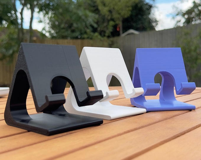 3D printed phone stand (Case compatible)