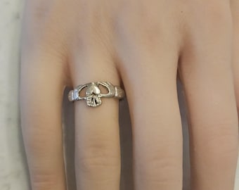 Vintage Mexico 925 Sterling Silver Claddagh Ring Sz 7
