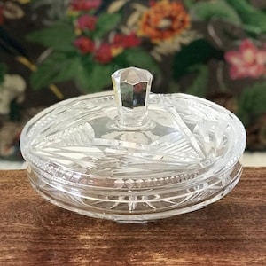 Grande bonbonnière ronde en cristal taillé années 40