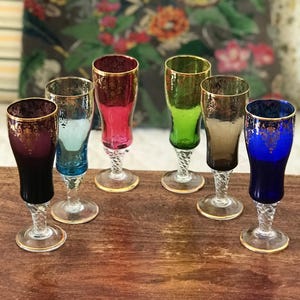 Set of 6 large Murano glass digestif glasses, multicolored, with a colorless twisted stem, 6 cl capacity