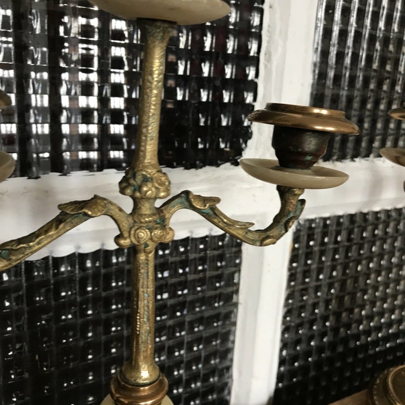 Paire de chandeliers à 3 branches en bronze doré, laiton et onyx Napoléon 3 - Hello Broc