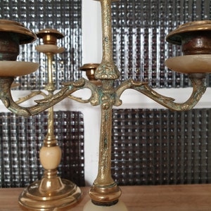 Paire de chandeliers à 3 branches en bronze doré, laiton et onyx Napoléon 3 - Hello Broc
