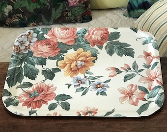 Plateau rectangulaire en fibre de verre aux motifs de grosses fleurs