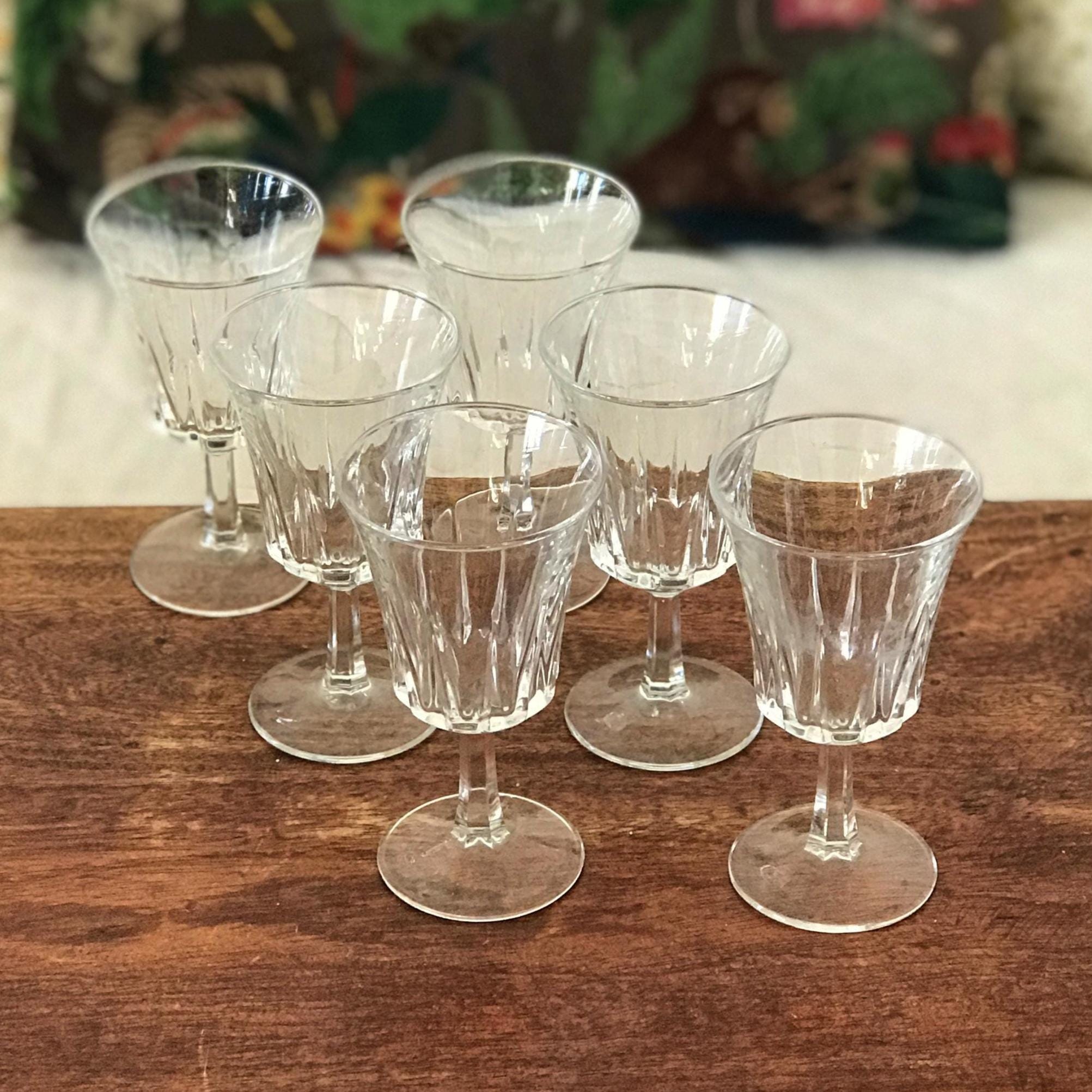 Set of 6 small flared and ribbed stemmed wine glasses, capacity 8 cl