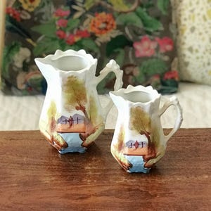Ensemble de 2 petits pichets Art Nouveau décor peint main