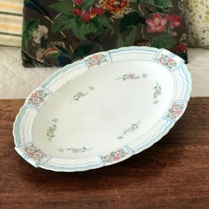 Oval serving dish in Limoges porcelain Lanternier with flower and blue decor