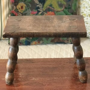 Taburete de dibujo rectangular pequeño de madera