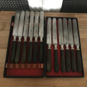 Service de 12 couteaux de table en métal argenté manche en ébène - Hello Broc
