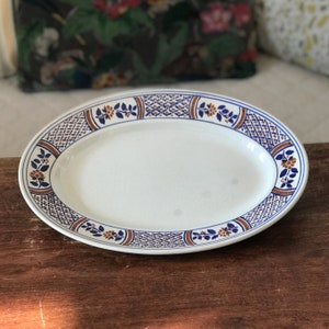 Oval white serving dish with blue and brown decorative frieze in Lunéville earthenware with Rouennais decor